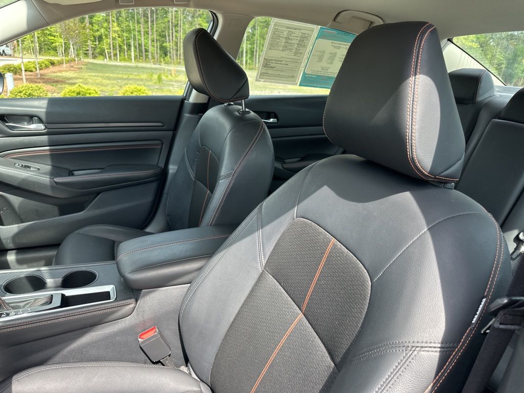 2022 Gun Metallic Nissan Altima 2.5 SR FWD Sedan