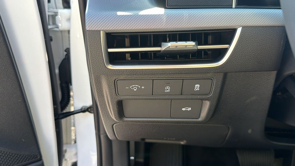 New 2026 White Hyundai SE image 31