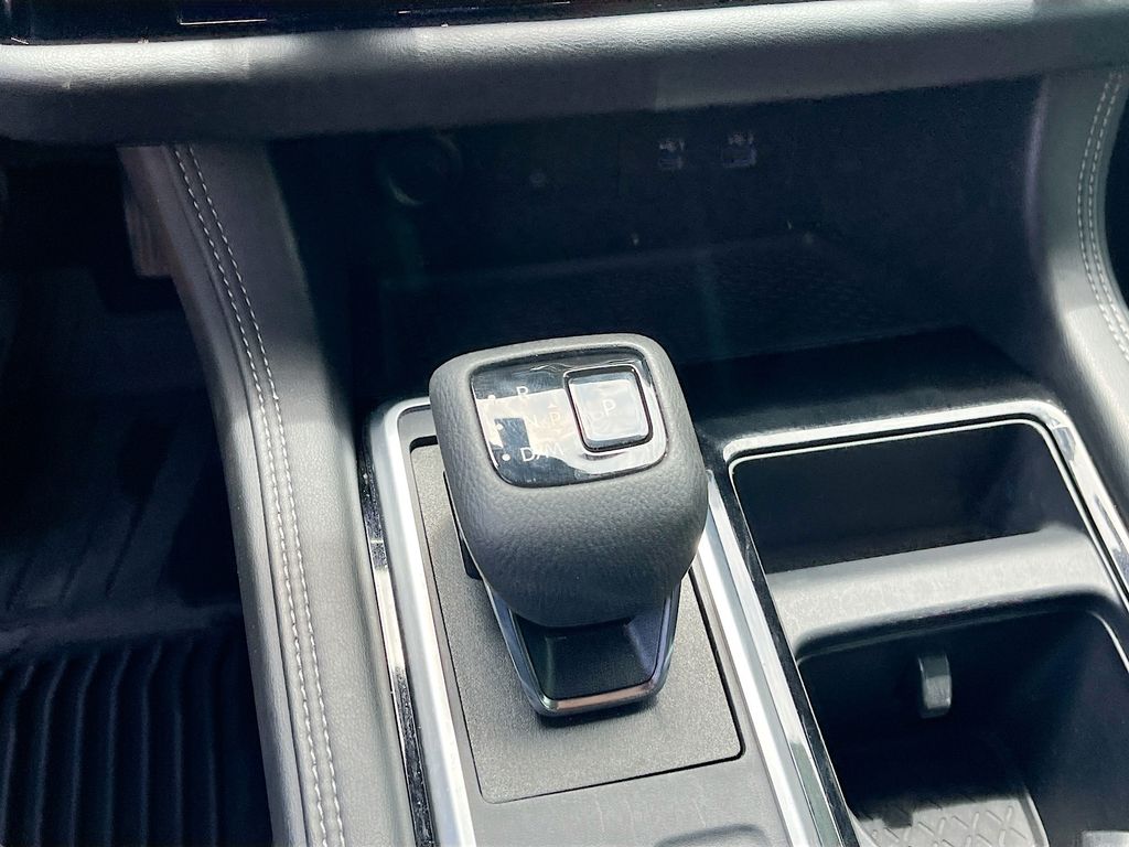 Used 2022 Blue Nissan Platinum image 17