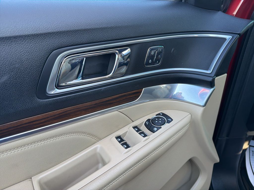 Thumbnail: 2016 Ford Explorer - 28