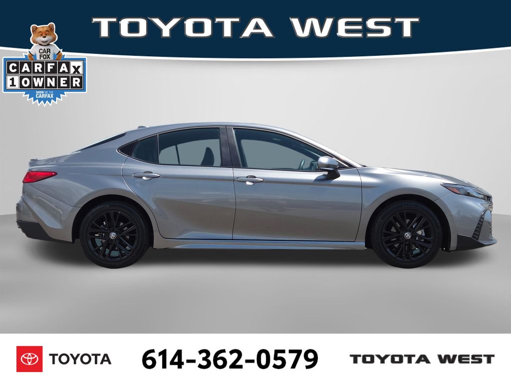 Used 2025  Toyota SE image 5