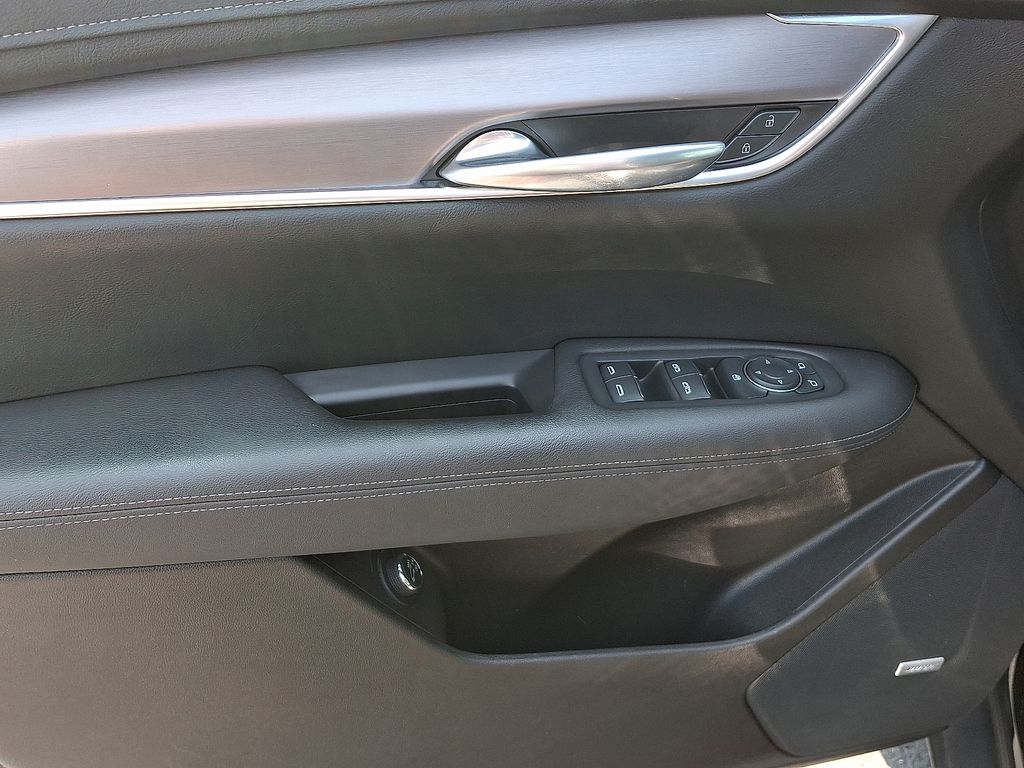 Thumbnail: 2021 Cadillac XT5 - 13