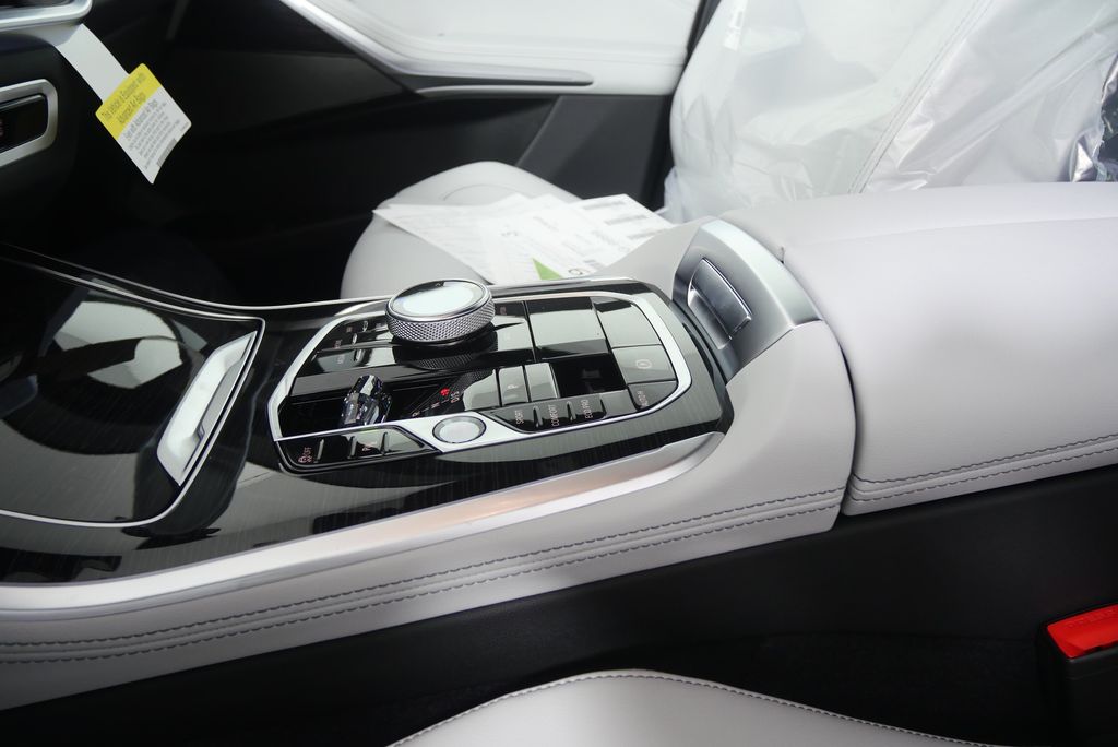 Thumbnail: 2026 BMW X5 - 21