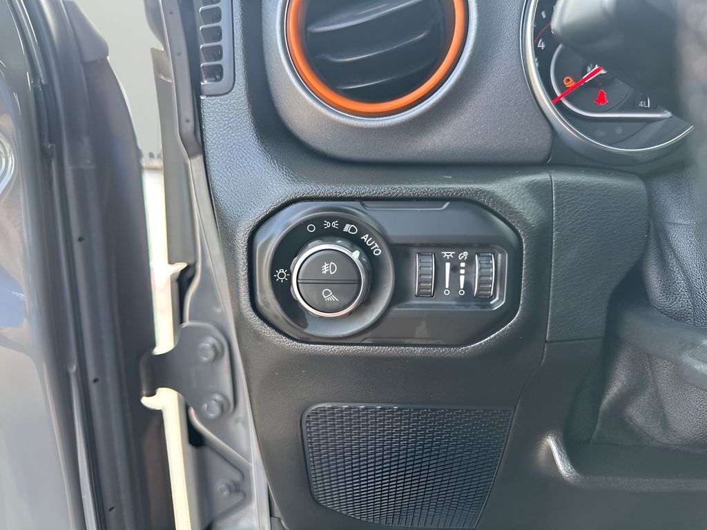 Used Car 2021 Jeep Gladiator  Mojave For Sale Under $35,000 In Austin, Texas