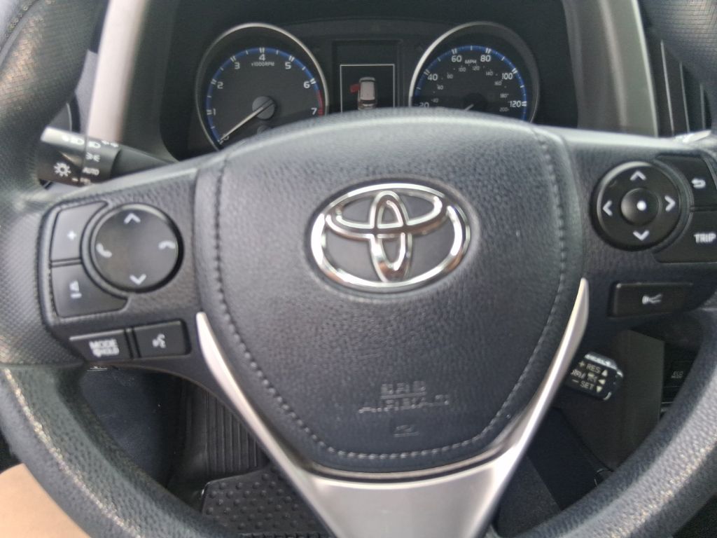 Used 2018 Gray Toyota LE image 9