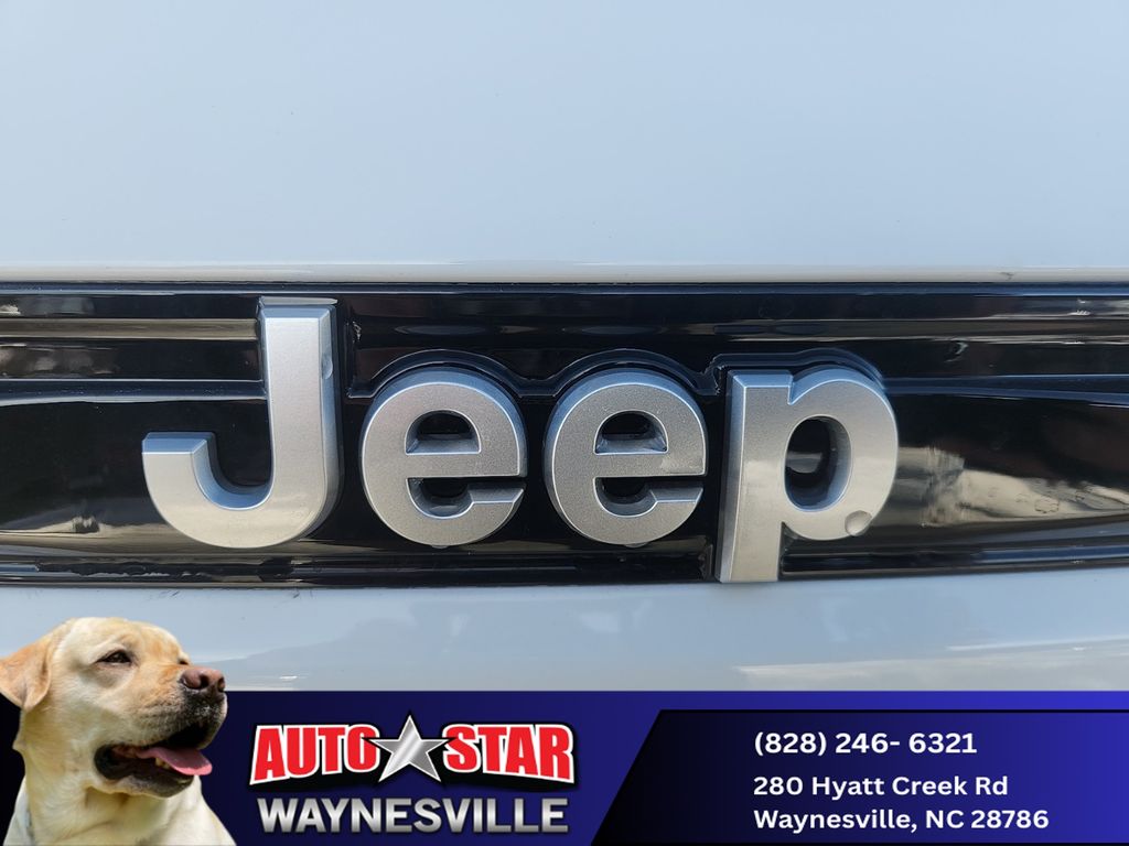 new 2025 Jeep Grand Cherokee car, priced at $47,990