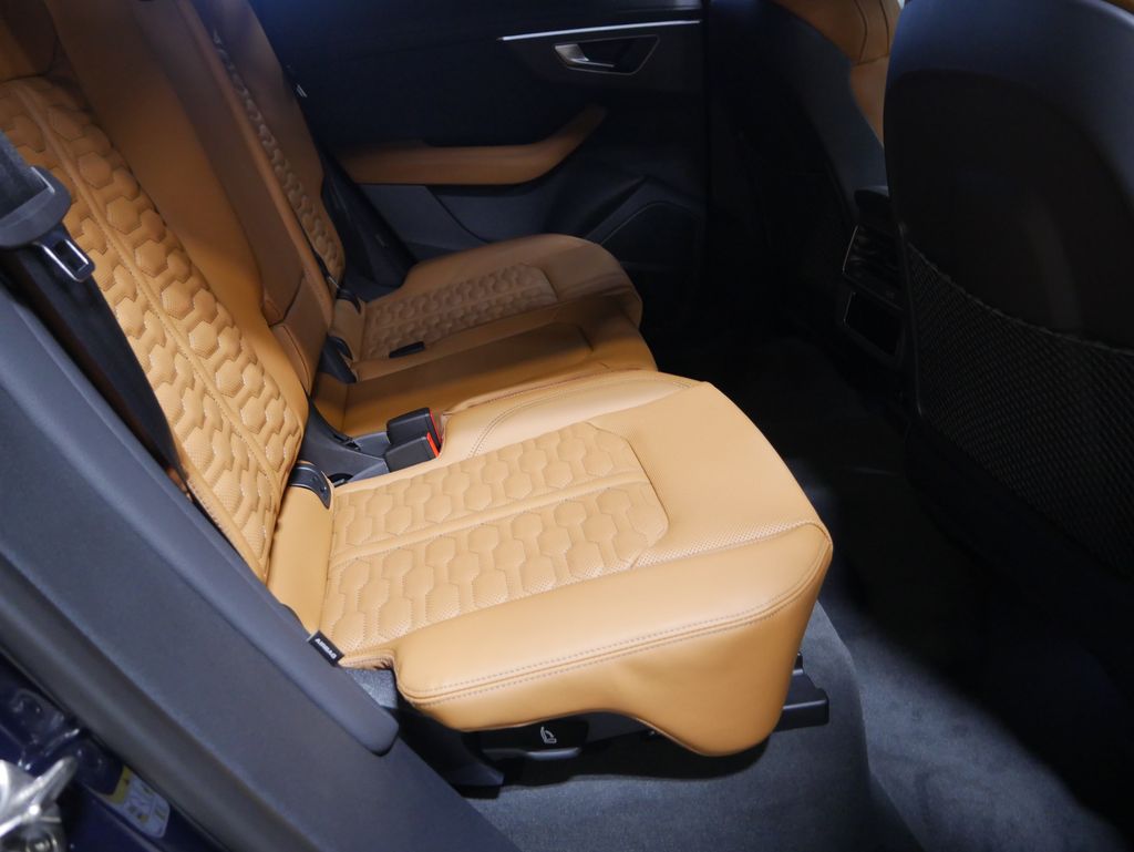 Thumbnail: 2026 Audi RS Q8 - 24