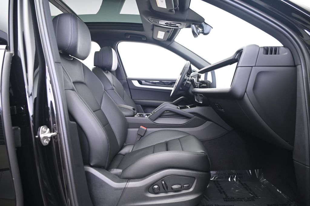 Thumbnail: 2025 Porsche Cayenne - 28