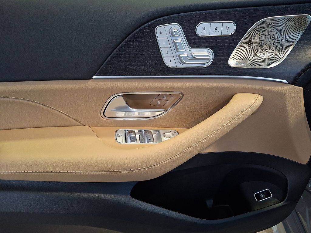 Thumbnail: 2026 Mercedes-Benz GLS - 7