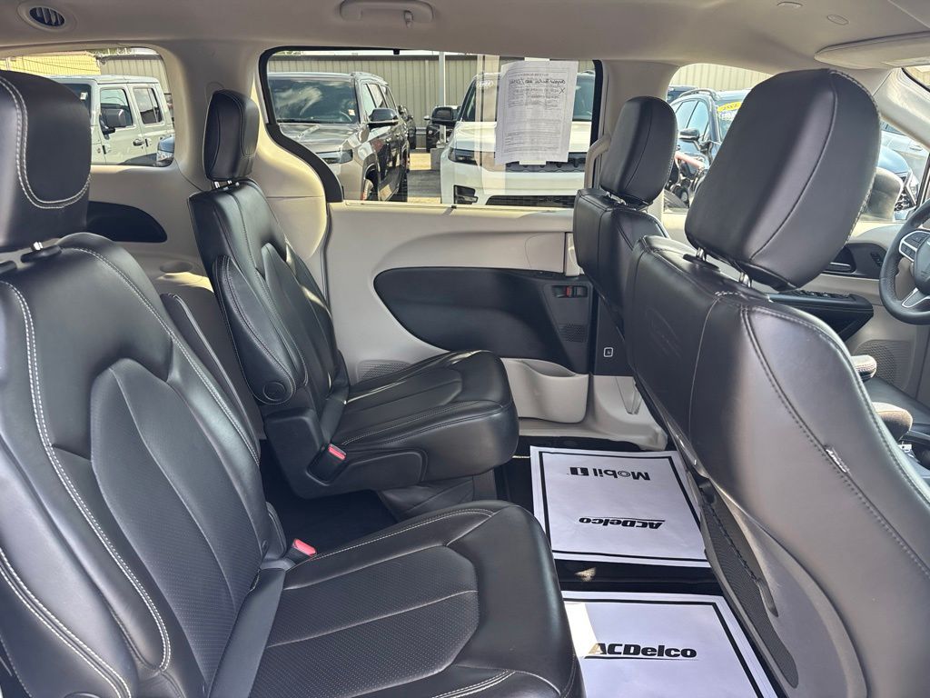 Used 2023 Chrysler Pacifica Van