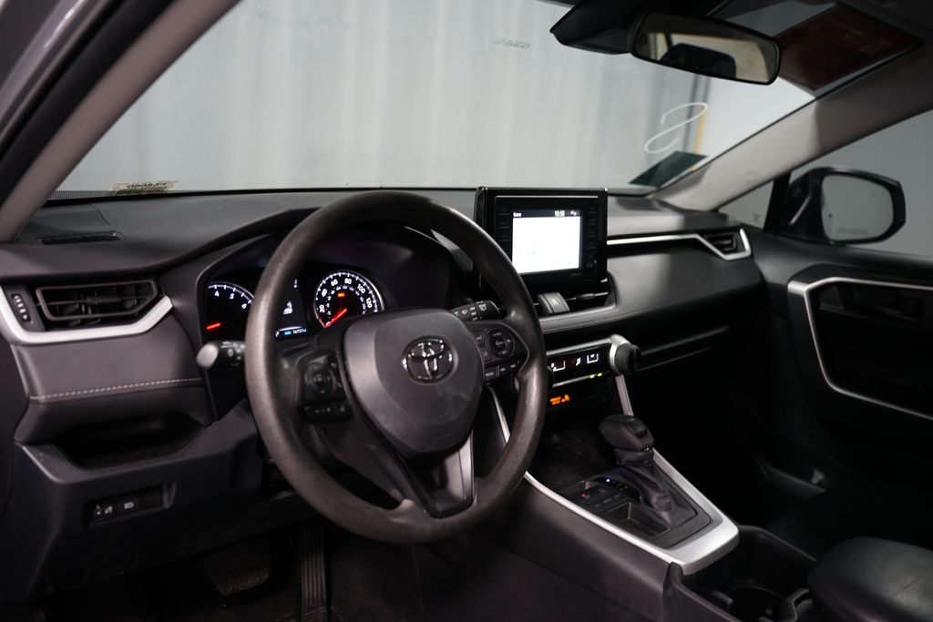 2022 Toyota RAV4 LE 7