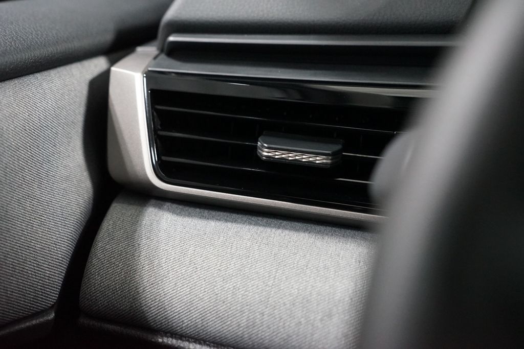 Thumbnail: 2025 Toyota Camry - 25