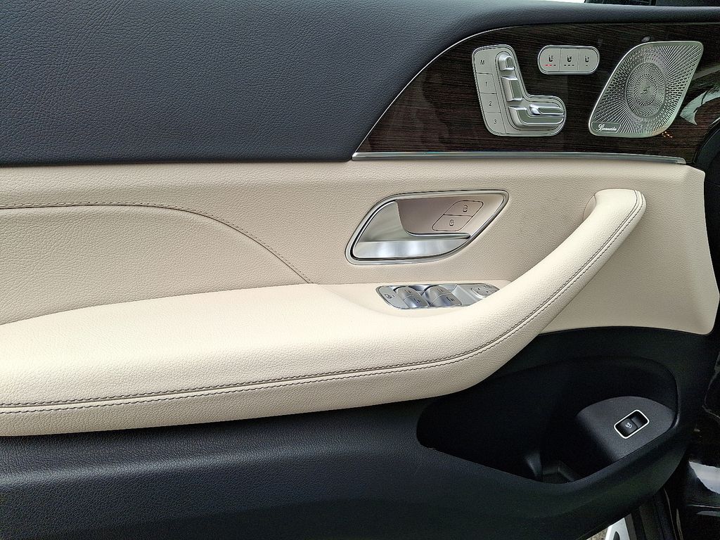 Thumbnail: 2026 Mercedes-Benz GLE - 8