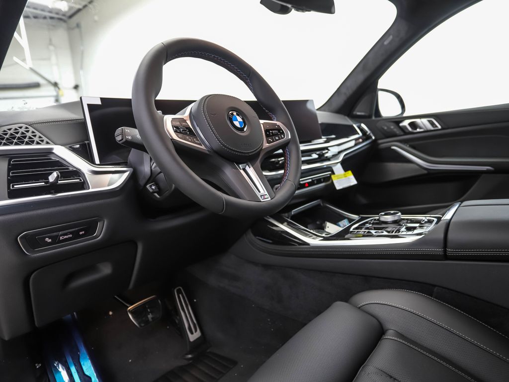 Thumbnail: 2026 BMW X7 - 11