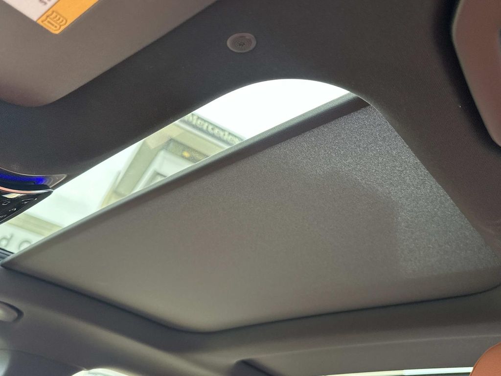 Thumbnail: 2025 Mercedes-Benz C-Class - 32