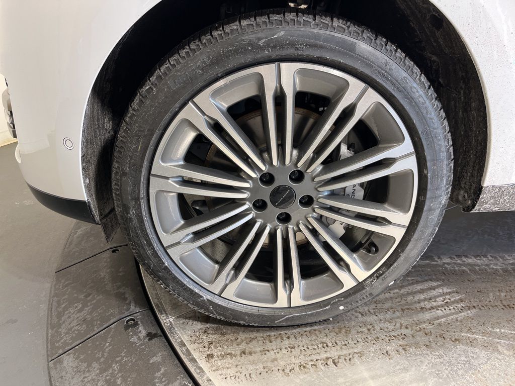 Thumbnail: 2026 Land Rover Range Rover - 10