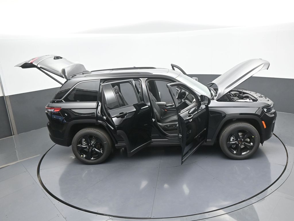 New 2026 Diamond Black Crystal Pearlcoat Jeep Limited image 55
