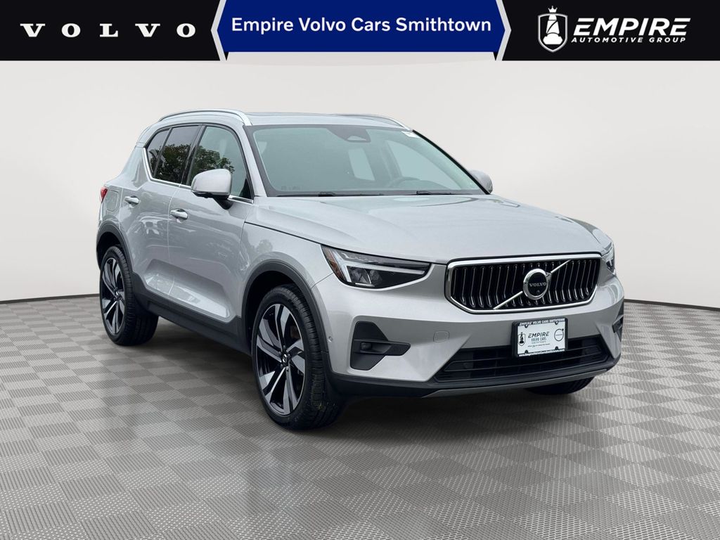 2023 Volvo XC40 B5 Ultimate Bright Theme AWD