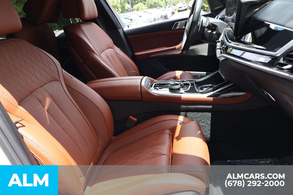 Used 2023 White BMW M60i image 32