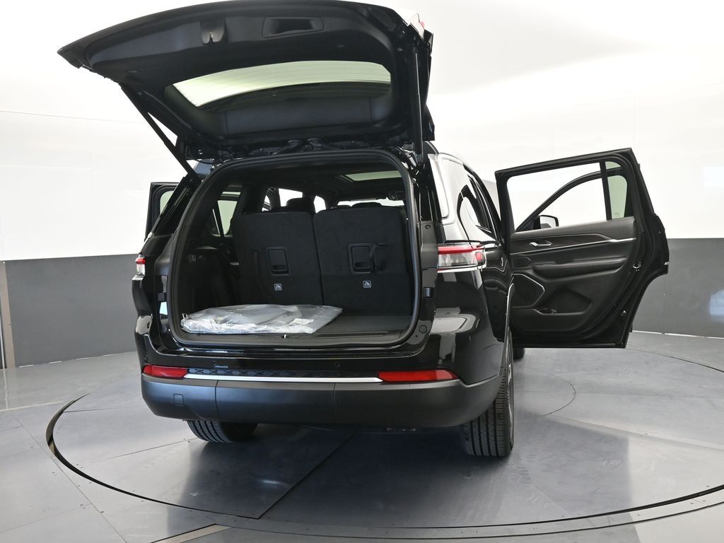 New 2026 Diamond Black Crystal Pearlcoat Jeep Limited image 72