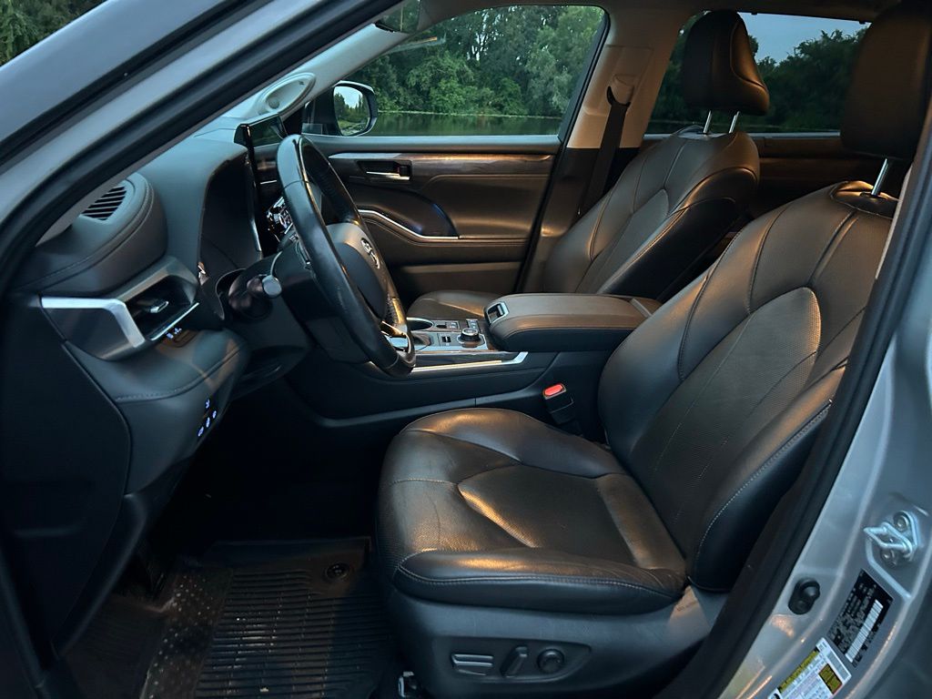 Thumbnail: 2021 Toyota Highlander - 14