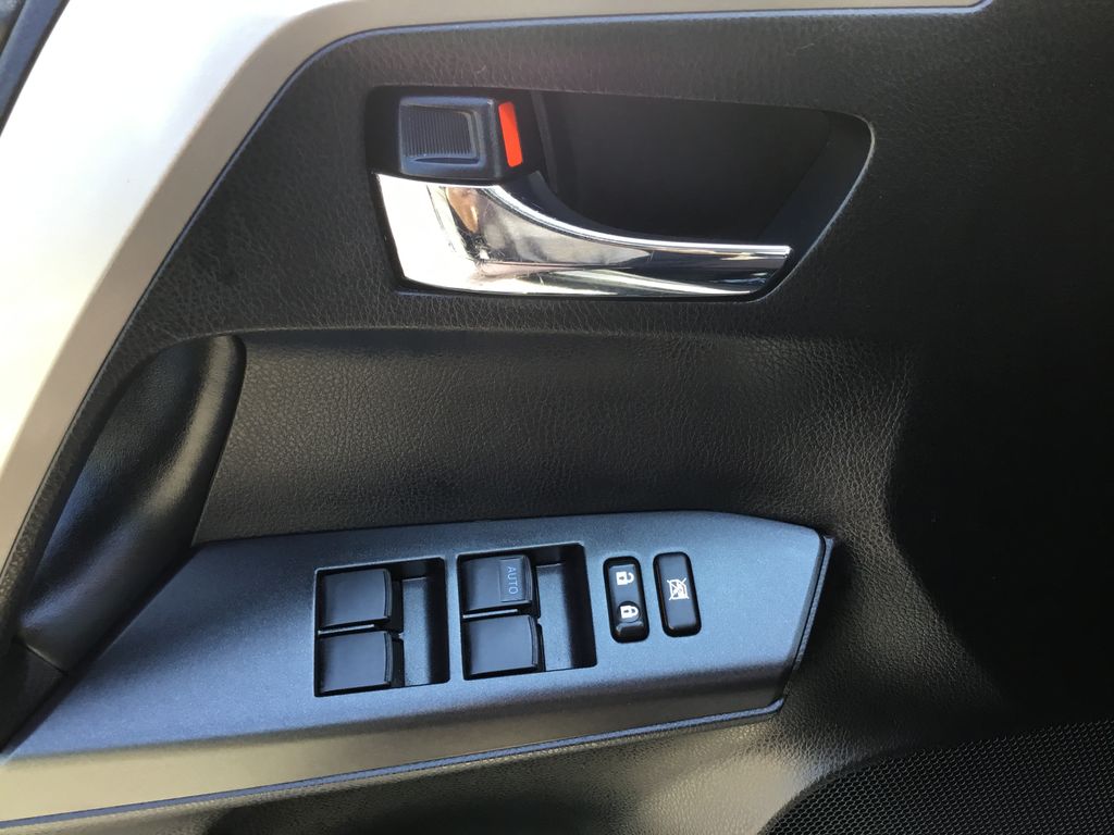 Thumbnail: 2018 Toyota RAV4 - 19