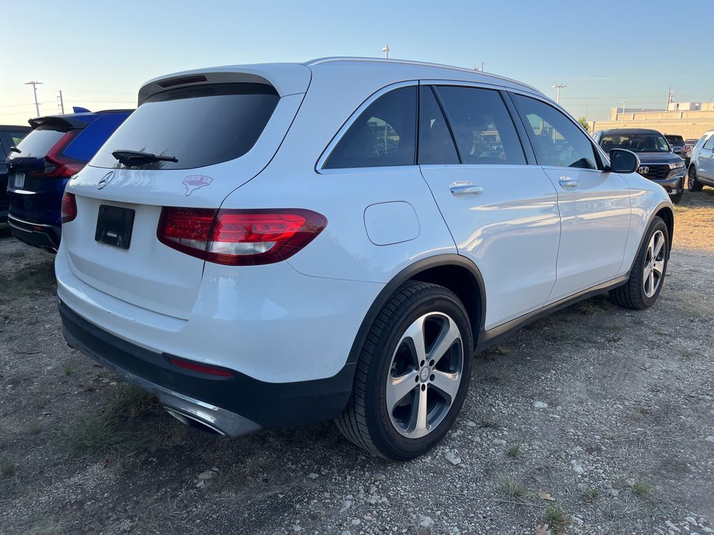 Thumbnail: 2017 Mercedes-Benz GLC - 3