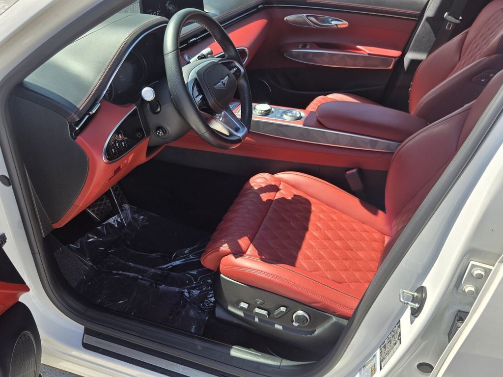 2022 Genesis Gv70 - $35,698