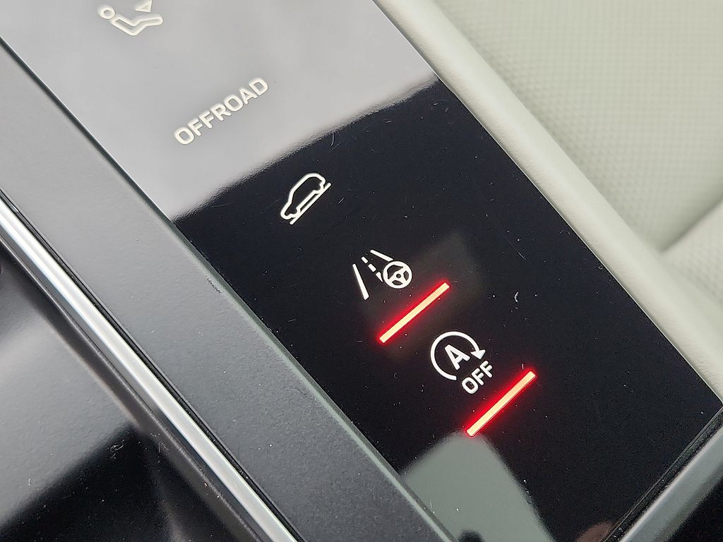 Thumbnail: 2022 Porsche Macan - 25