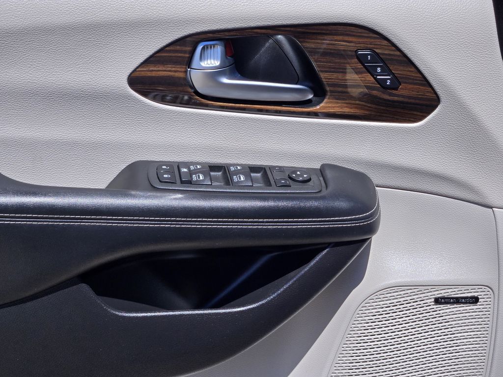 2022 Chrysler Pacifica Limited Black at Durrett Motor Company