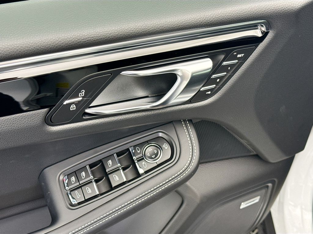 Thumbnail: 2026 Porsche Macan - 24