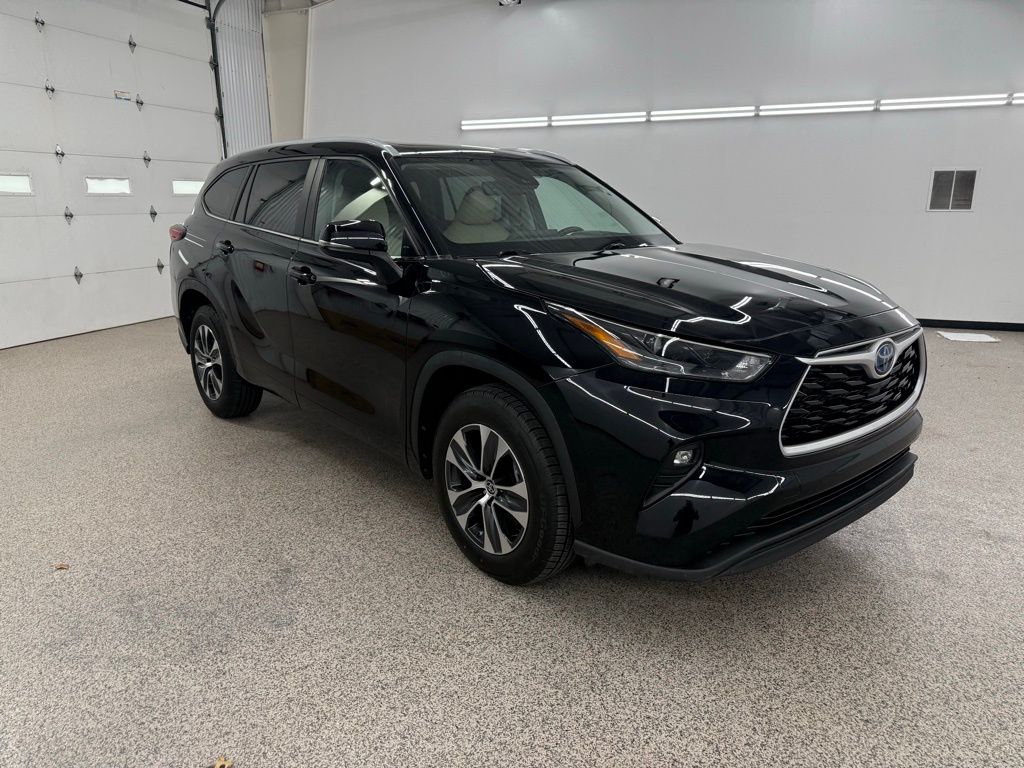 Black 2023 Toyota Highlander Hybrid XLE FWD SUV / Crossover Front-Wheel Drive Continuously Variable Transmission