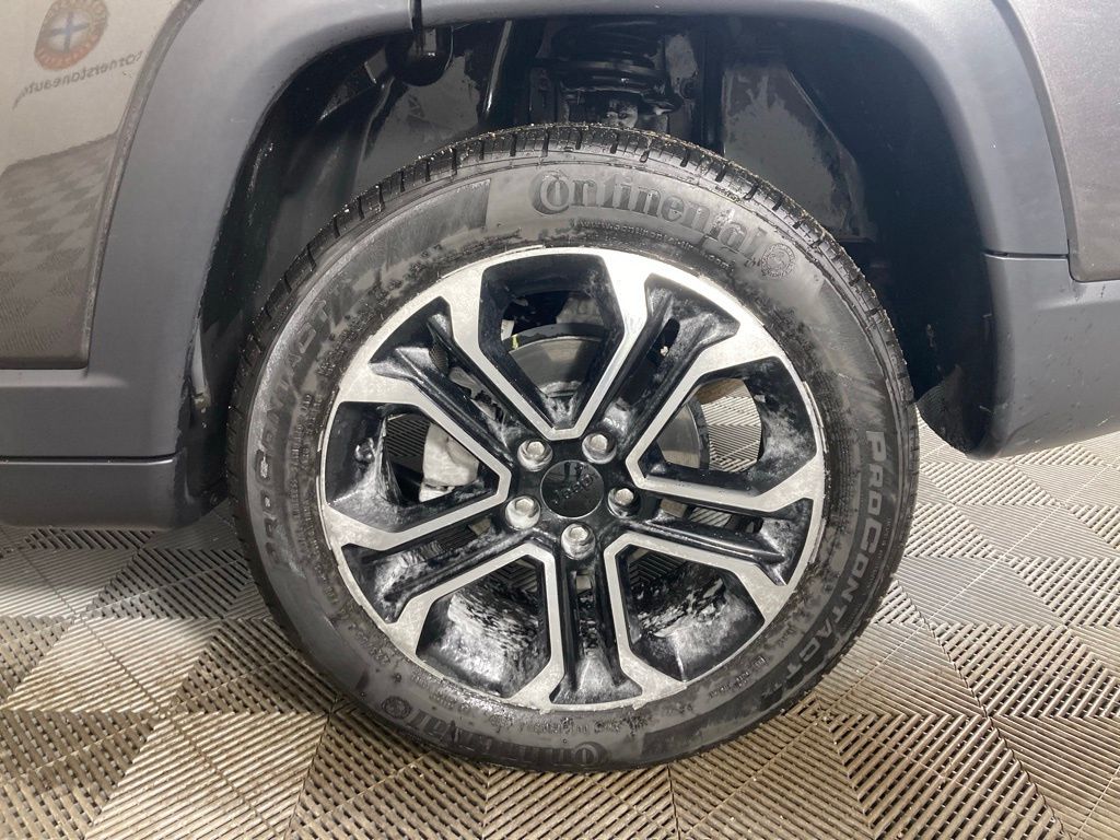 Used 2024 Gray Jeep Limited image 23