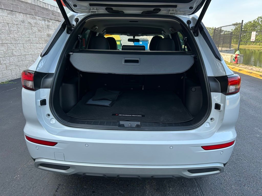 2023 Mitsubishi Outlander SE 10