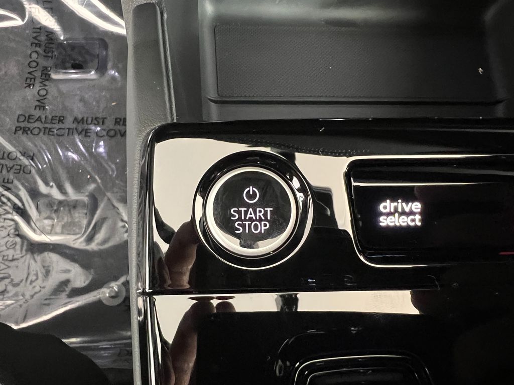 Thumbnail: 2025 Audi Q6 e-tron - 23