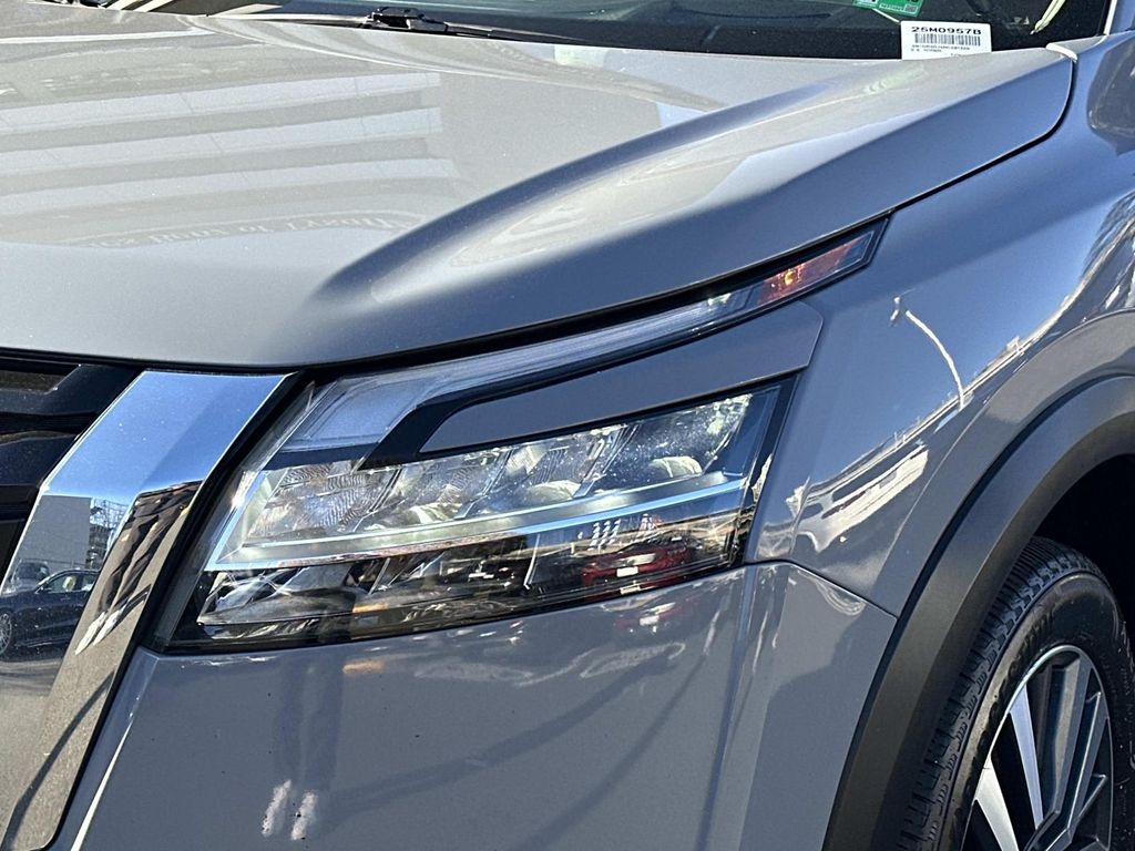 Thumbnail: 2022 Nissan Pathfinder - 2