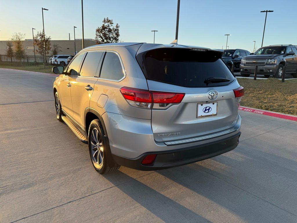 Thumbnail: 2019 Toyota Highlander - 7