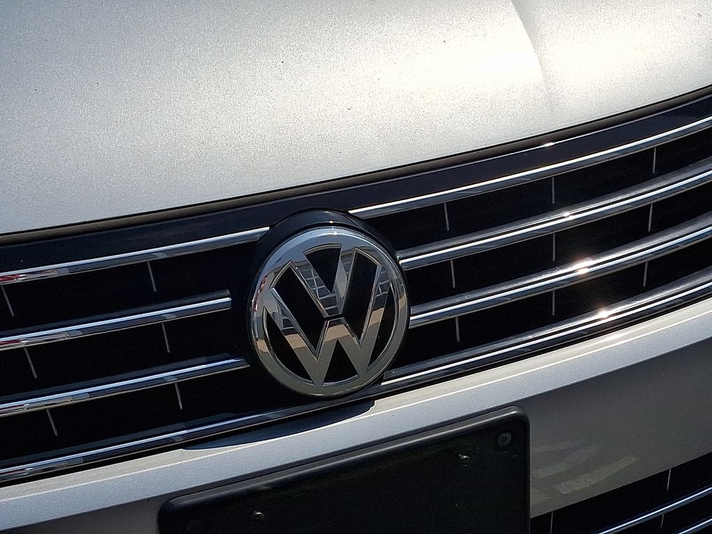 Thumbnail: 2017 Volkswagen Passat - 4