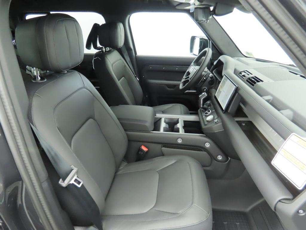 2025 Land Rover Defender 130 22