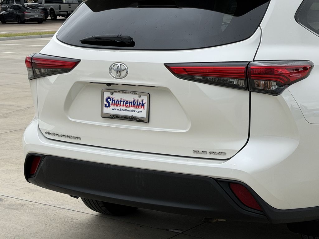 Used 2021 Toyota Highlander SUV