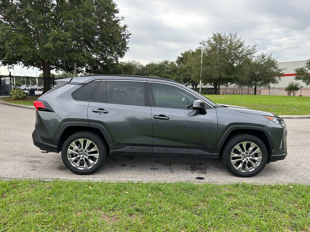 2020 Toyota RAV4 XLE Premium 6