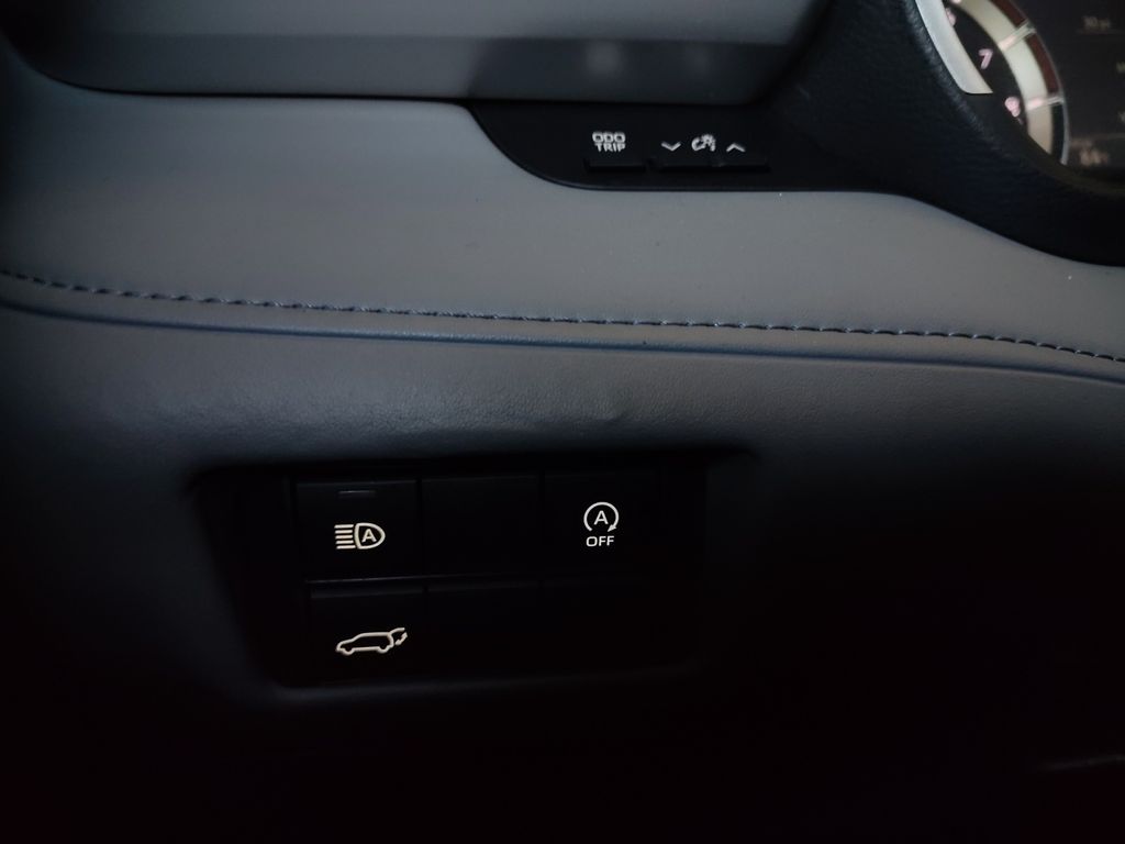 Used Car 2023 Toyota Highlander  Xle For Sale Under $35,000 In Austin, Texas
