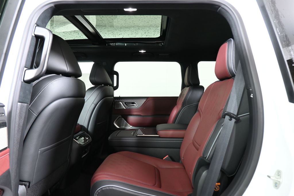 Thumbnail: 2026 INFINITI QX80 - 28