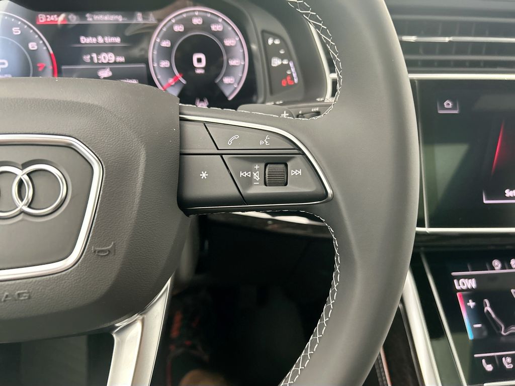 Thumbnail: 2026 Audi Q8 - 12