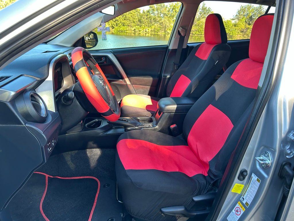 Thumbnail: 2018 Toyota RAV4 - 14