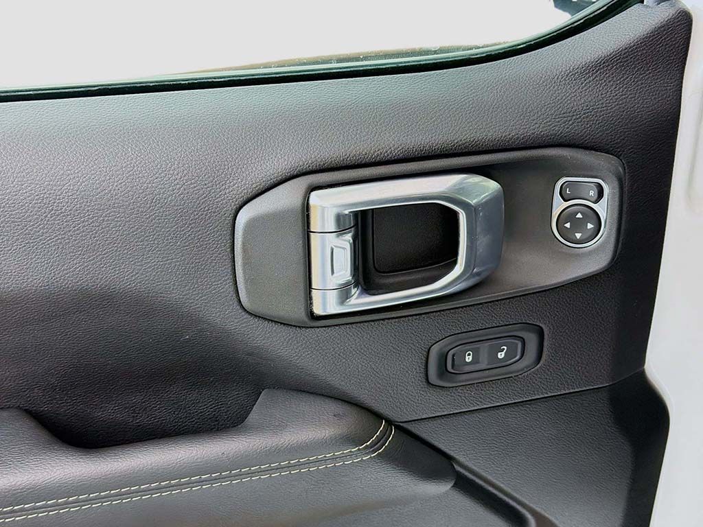 Used 2023 White Jeep Overland image 28