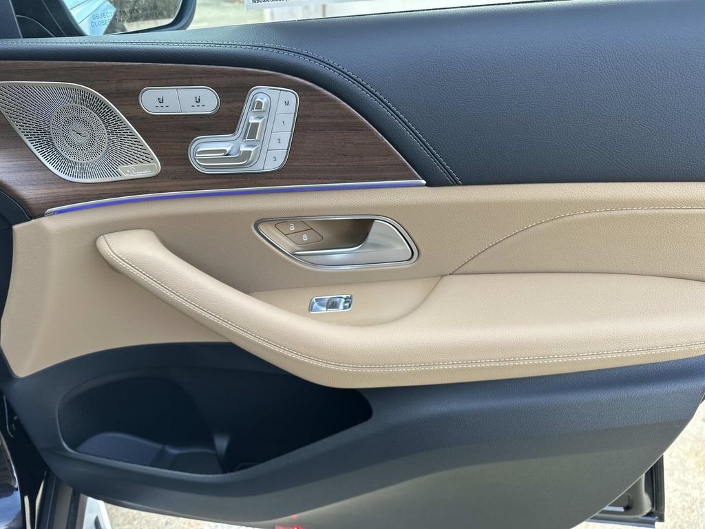 Thumbnail: 2026 Mercedes-Benz GLE - 18