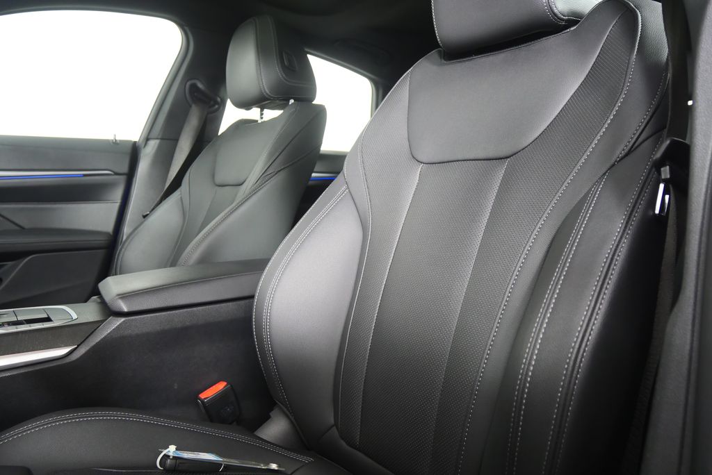 Thumbnail: 2023 BMW 4 Series - 10