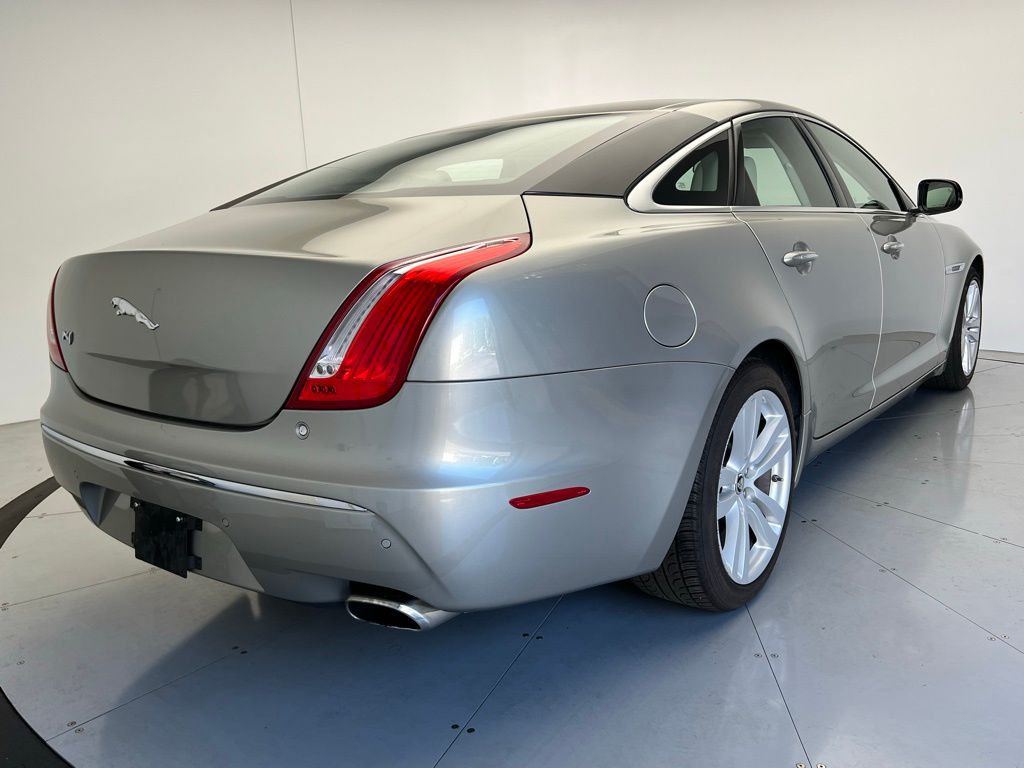 2012 Jaguar XJ Base 3