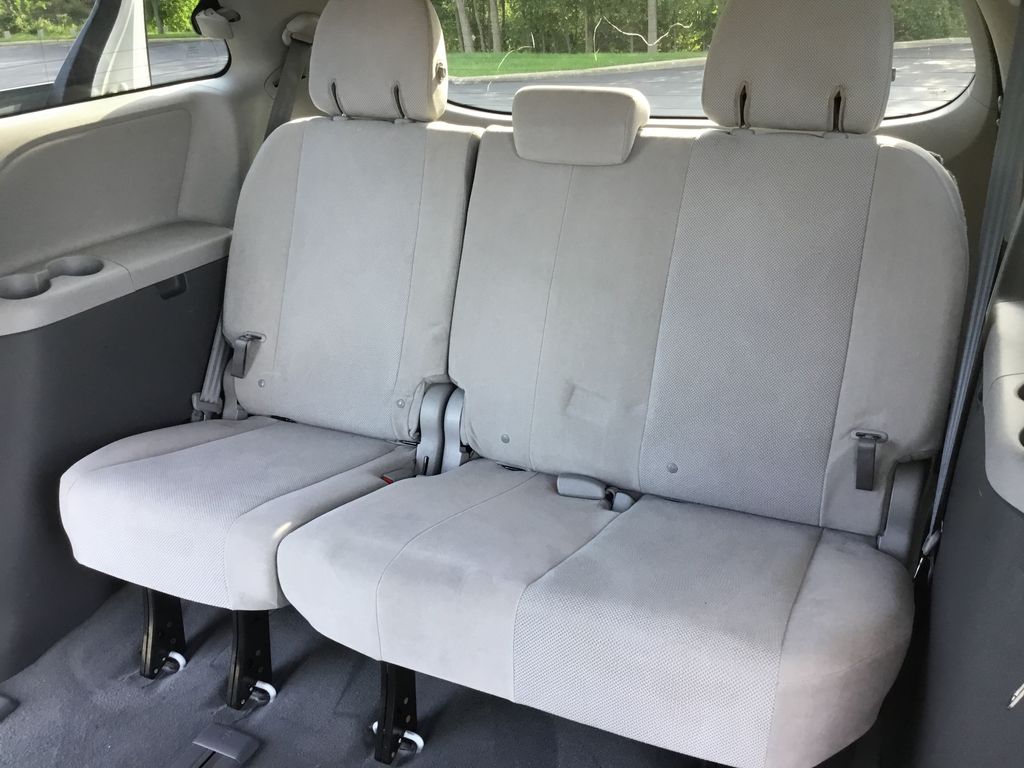 Thumbnail: 2020 Toyota Sienna - 17